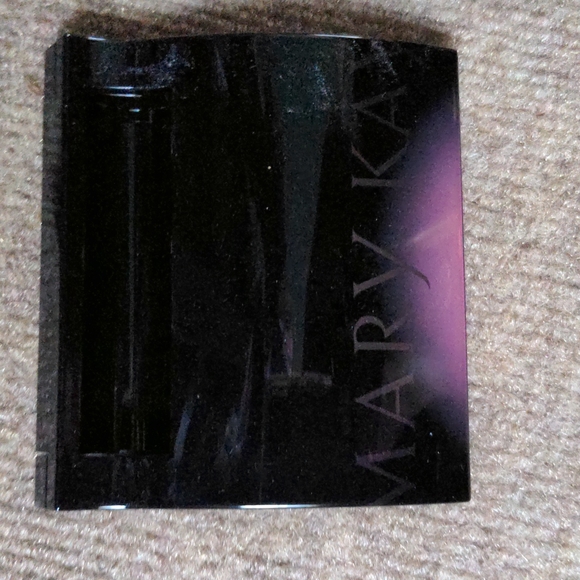 Mary Kay compact, holds lipstick, eye, cheek colors. - Picture 2 of 3